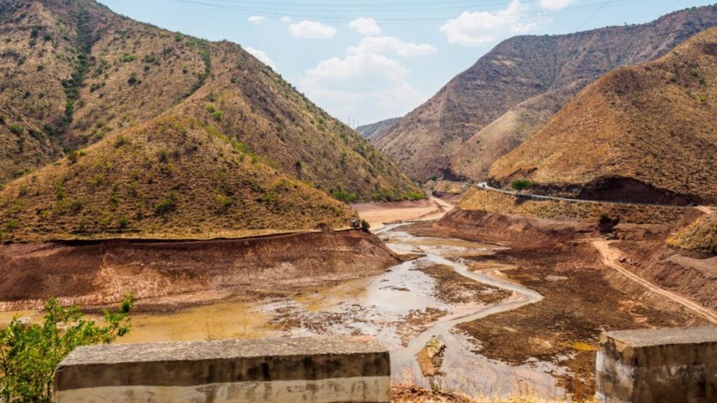 China Loses Hydropower As Drought Dries Up Yangtze River